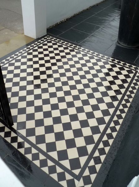 Black and White Victorian Quarry Tiles With Border