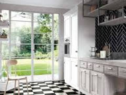Black & White Tumbled Marble Look Porcelain Tile – 30x30